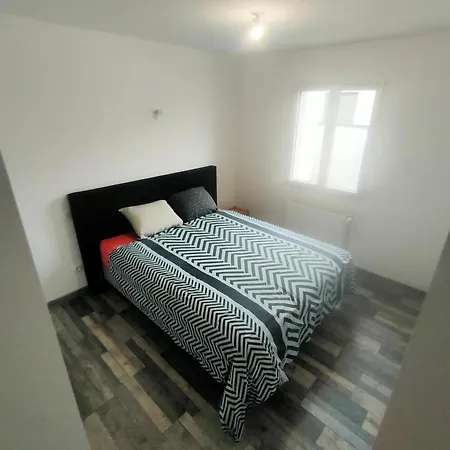 Chambre Dans Maison Plain-Pied Moderne Roanne Exterior photo